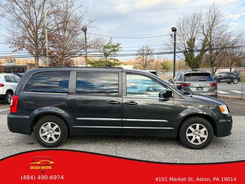 2012 Chrysler Town & Country Touring