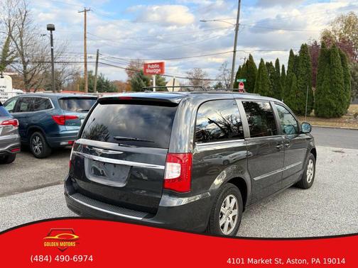 2012 Chrysler Town & Country Touring