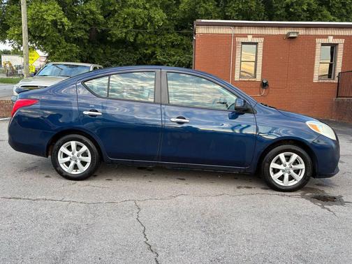 2013 Nissan Versa 1.6 SL