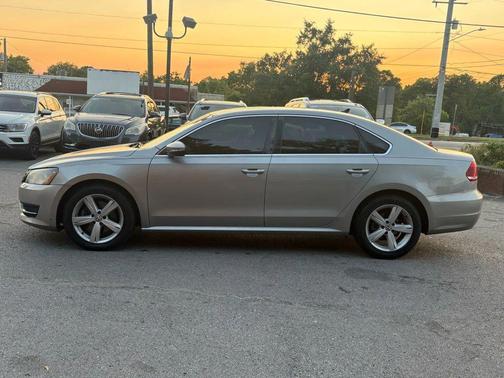 2012 Volkswagen Passat 2.5 SE