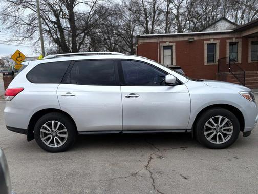 2013 Nissan Pathfinder SV