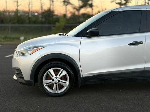 2020 Nissan Kicks S