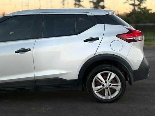 2020 Nissan Kicks S