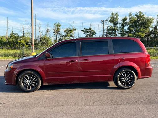Octane Red Pearlcoat 2017 Dodge Grand Caravan GT