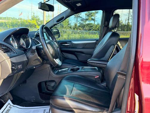 Octane Red Pearlcoat 2017 Dodge Grand Caravan GT