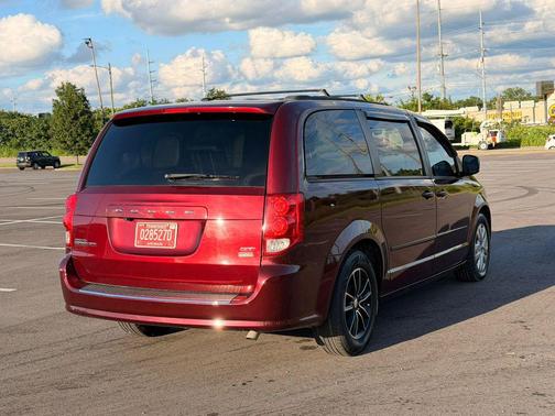 Octane Red Pearlcoat 2017 Dodge Grand Caravan GT