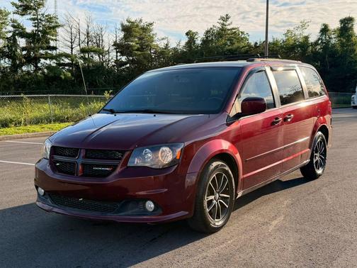Octane Red Pearlcoat 2017 Dodge Grand Caravan GT