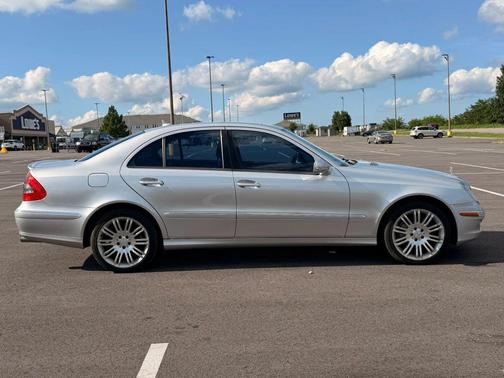 Silver 2007 Mercedes-Benz E-Class E 550 Sedan 4D