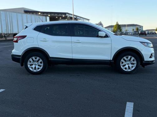Glacier White 2020 Nissan Rogue Sport S