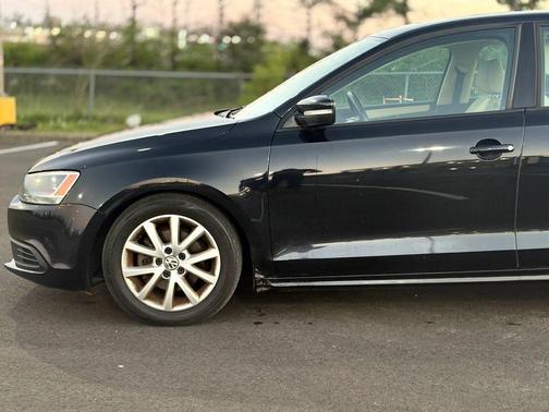 Black Uni 2011 Volkswagen Jetta SE