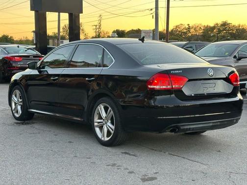 2014 Volkswagen Passat 1.8T Auto SE w/Sunroof & Nav