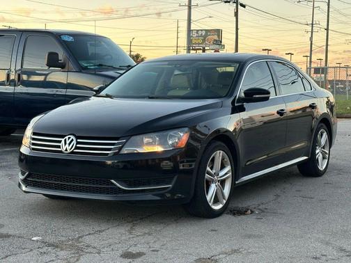 2014 Volkswagen Passat 1.8T Auto SE w/Sunroof & Nav