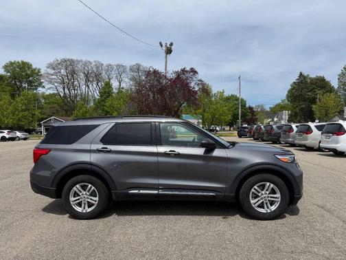 Carbonized Gray Metallic 2022 Ford Explorer XLT