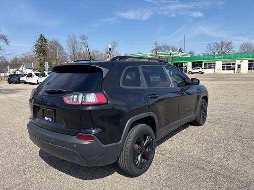 Diamond Black Crystal Pearlcoat 2019 Jeep Cherokee Altitude