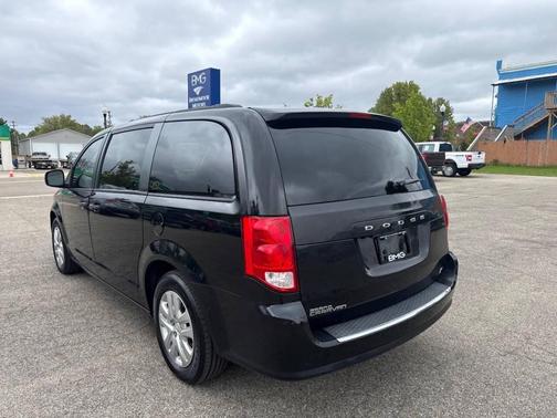 Black Onyx Crystal Pearlcoat 2019 Dodge Grand Caravan SE