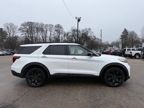 2022 Ford Explorer ST-Line