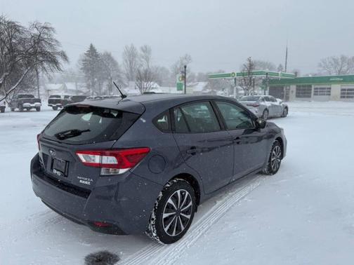 2017 Subaru Impreza 2.0i