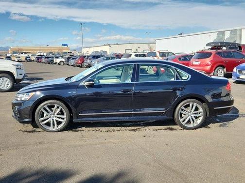 Photo 3 of 30 of 2017 Volkswagen Passat 1.8T R-Line