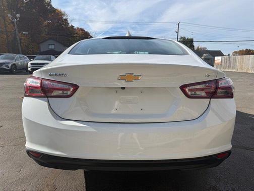 2022 Chevrolet Malibu FWD LT