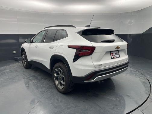 Summit White 2024 Chevrolet Trax LT
