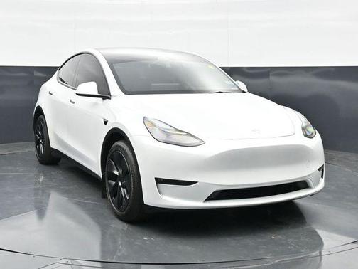 White 2025 Tesla Model Y Long Range