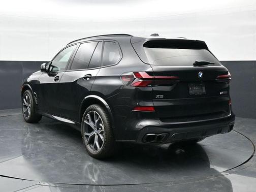 Black Sapphire Metallic 2026 BMW X5 M60i