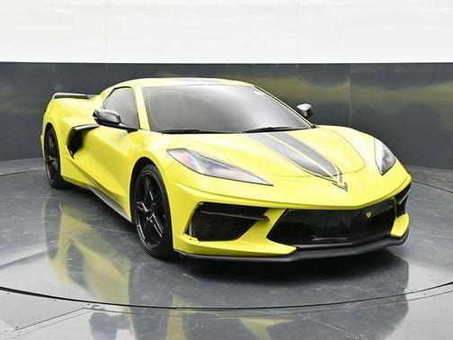 Accelerate Yellow Metallic 2022 Chevrolet Corvette Stingray w/3LT