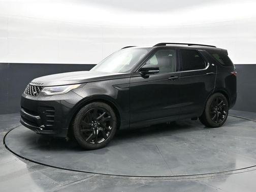 Santorini Black 2024 Land Rover Discovery P360 Dynamic SE