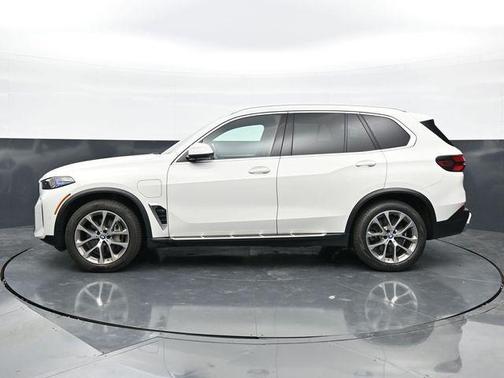 Alpine White 2024 BMW X5 PHEV xDrive50e