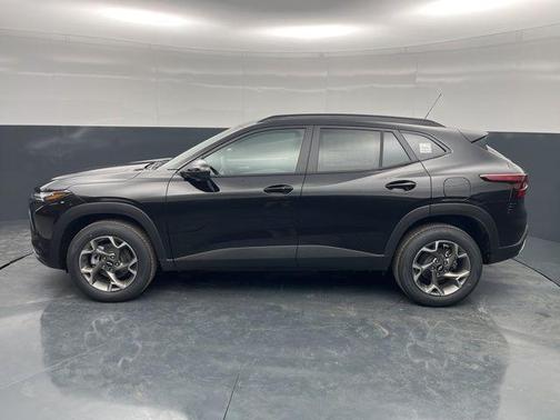 Mosaic Black Metallic 2026 Chevrolet Trax LT