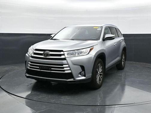 Celestial Silver Metallic 2019 Toyota Highlander XLE