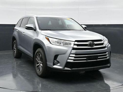 Celestial Silver Metallic 2019 Toyota Highlander XLE