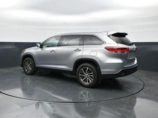 Celestial Silver Metallic 2019 Toyota Highlander XLE