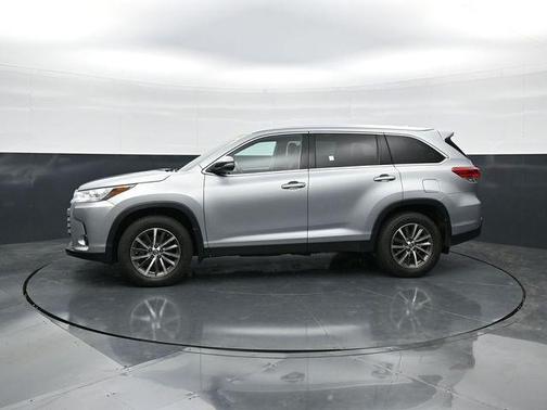 Celestial Silver Metallic 2019 Toyota Highlander XLE