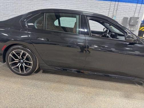 2023 BMW 760 760i xDrive