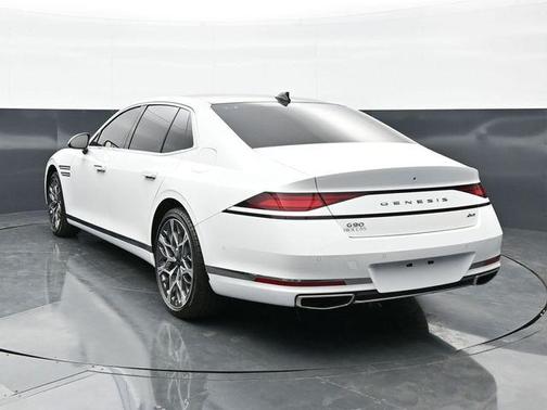 Uyuni White 2025 Genesis G90 3.5T e-SC