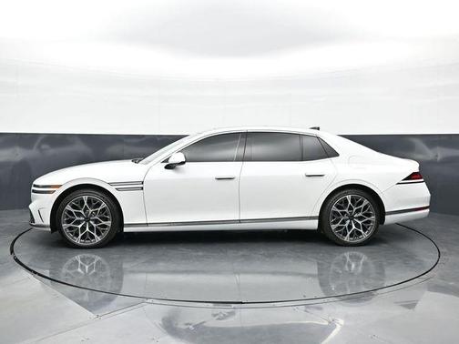 Uyuni White 2025 Genesis G90 3.5T e-SC