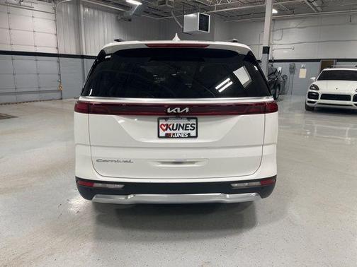 2022 Kia Carnival SX