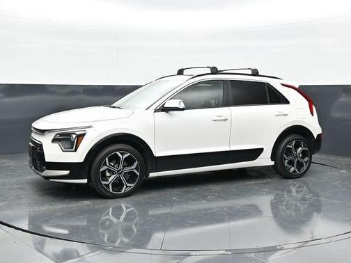 Snow White Pearl 2023 Kia Niro EX Touring