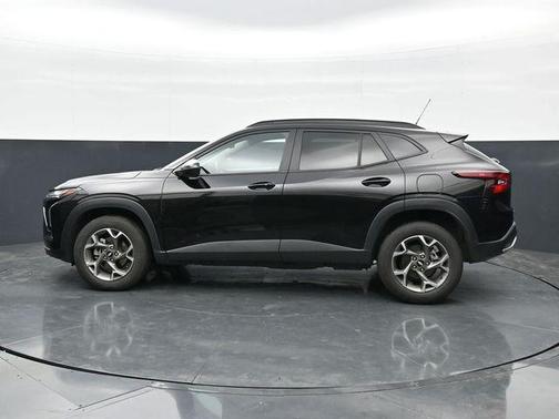 Mosaic Black Metallic 2025 Chevrolet Trax LT