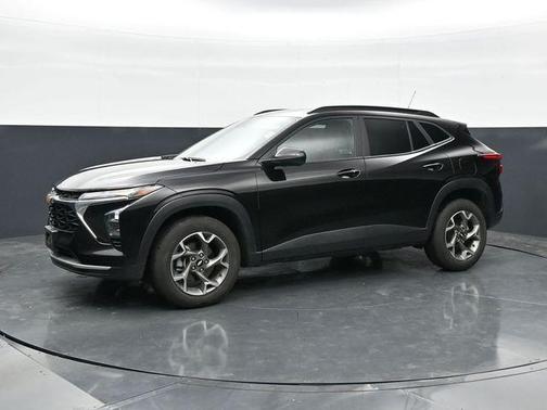 Mosaic Black Metallic 2025 Chevrolet Trax LT