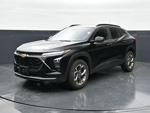 Mosaic Black Metallic 2025 Chevrolet Trax LT