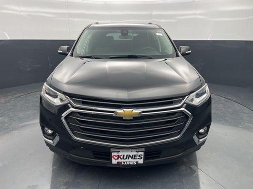 Mosaic Black Metallic 2021 Chevrolet Traverse LT Cloth