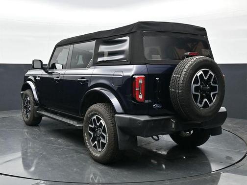 Blue Metallic 2021 Ford Bronco Outer Banks