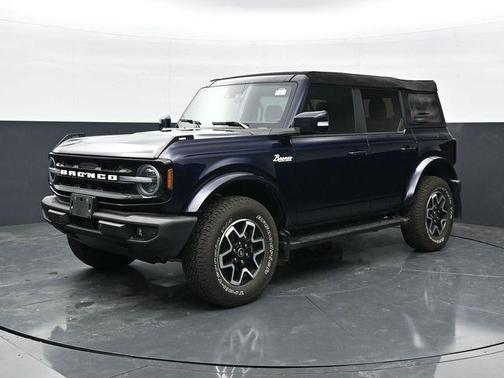 Blue Metallic 2021 Ford Bronco Outer Banks