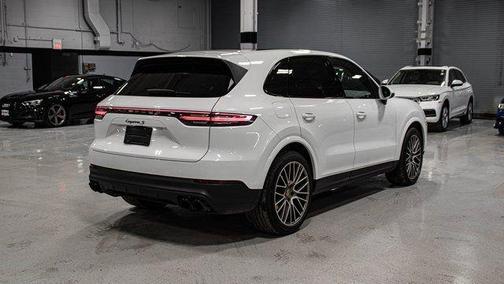 2023 Porsche Cayenne S Platinum Edition