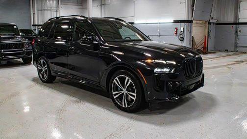 2023 BMW X7 M60i