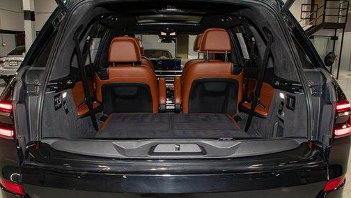 2023 BMW X7 M60i