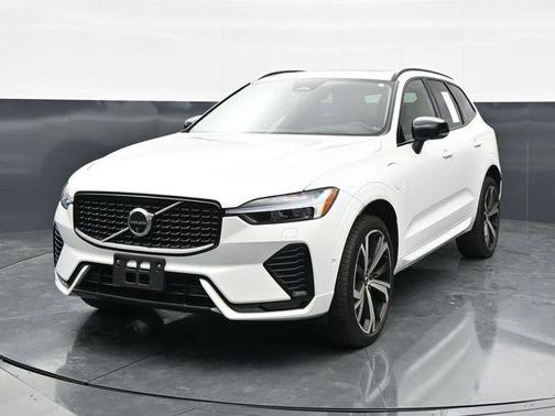 Crystal White 2024 Volvo XC60 Recharge Plug-In Hybrid T8 Ultimate Dark Theme