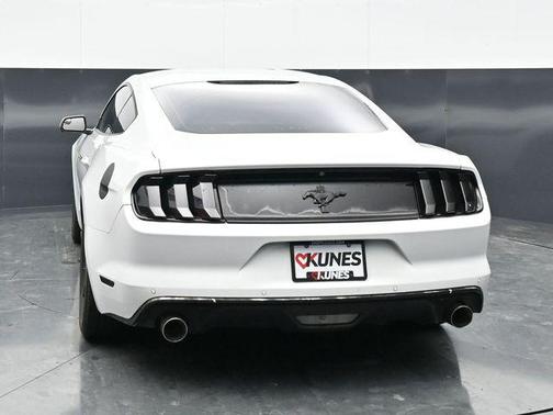 Oxford White 2015 Ford Mustang V6